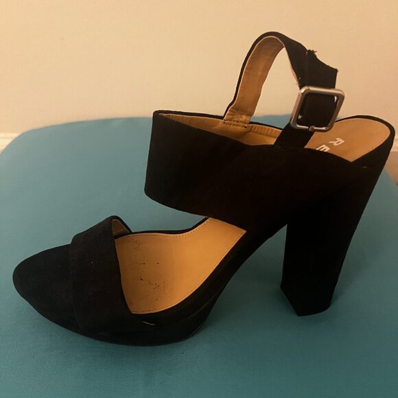 Report heels black size 8.5 used - Picture 4 of 10